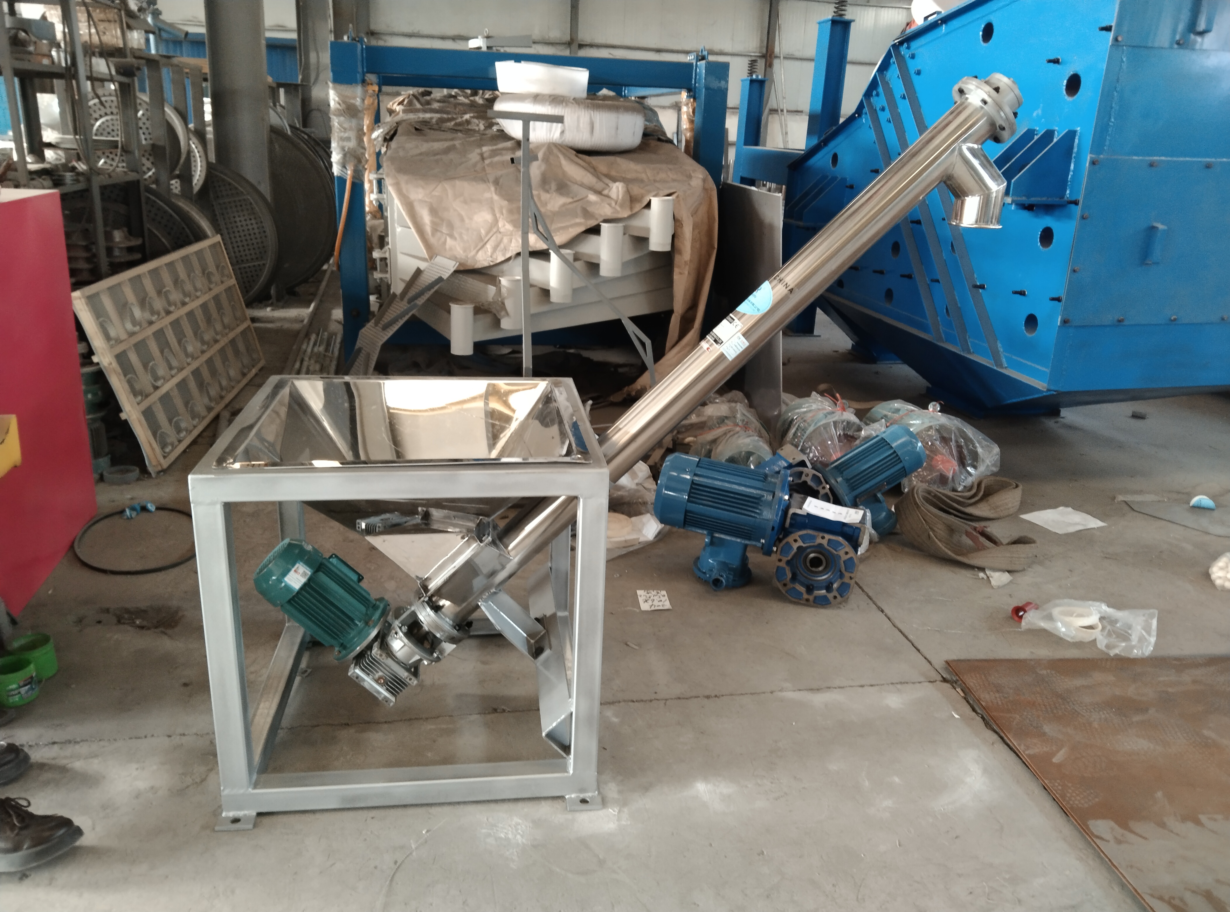 Bentonite clay powder auger feeder