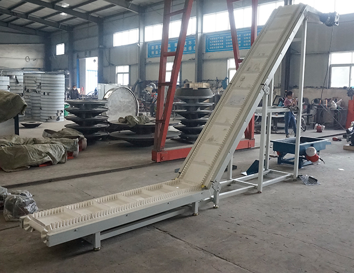 Troughed belt conveyor application