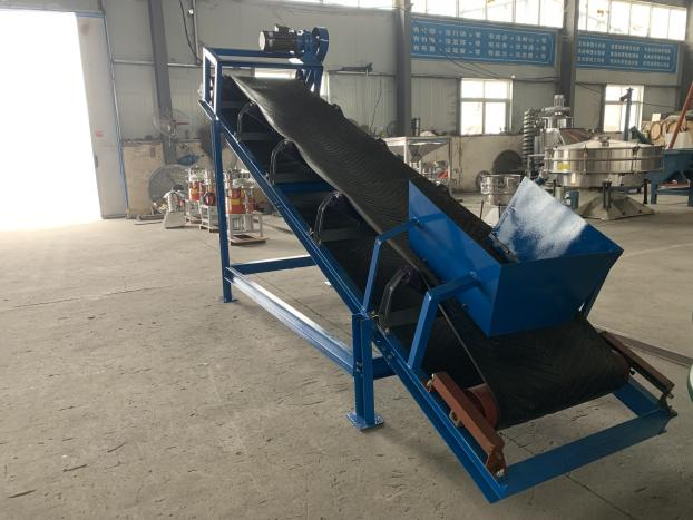 Packaging material belt conveyor