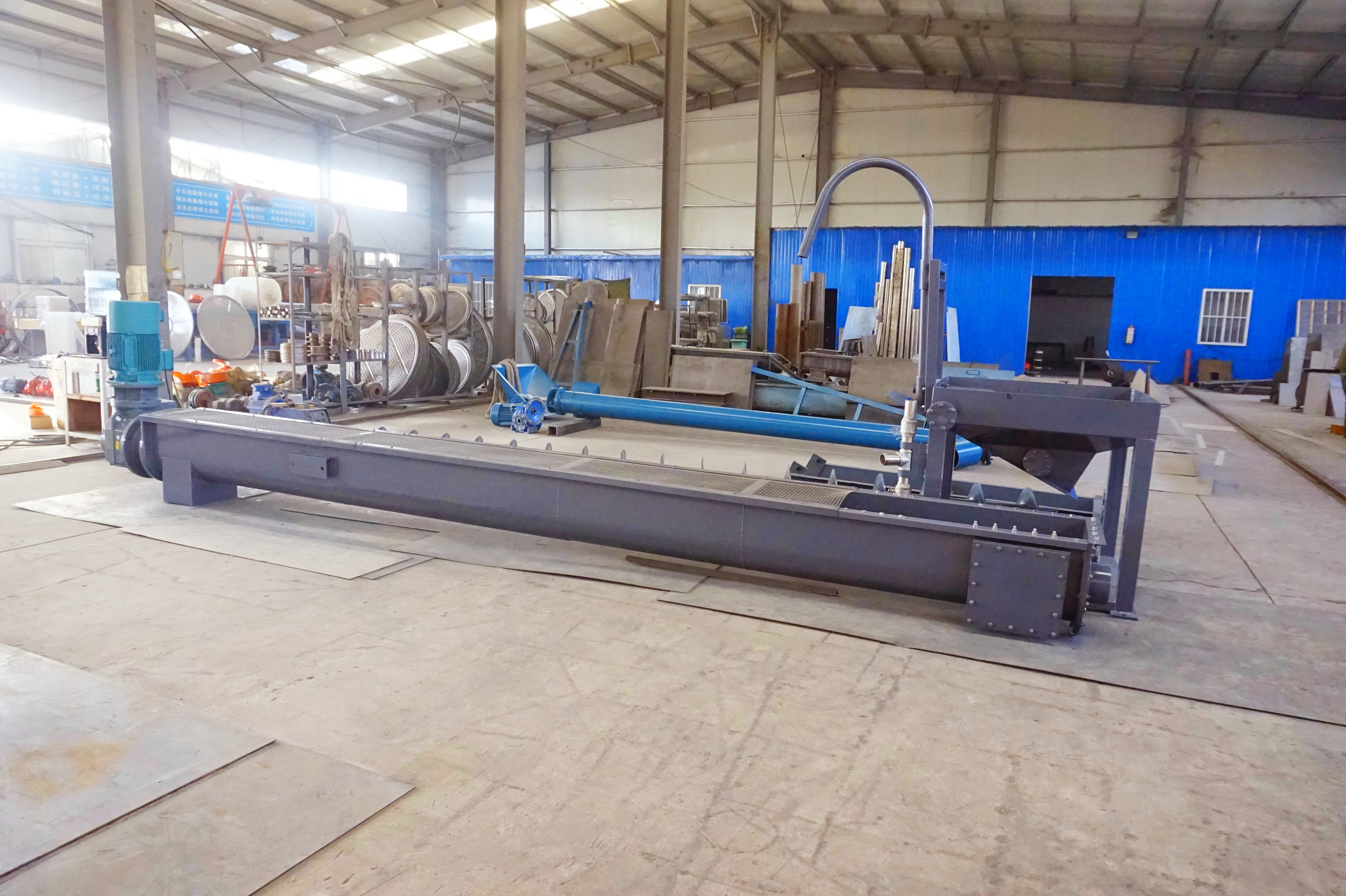 Sewage treatment material screw conveyor